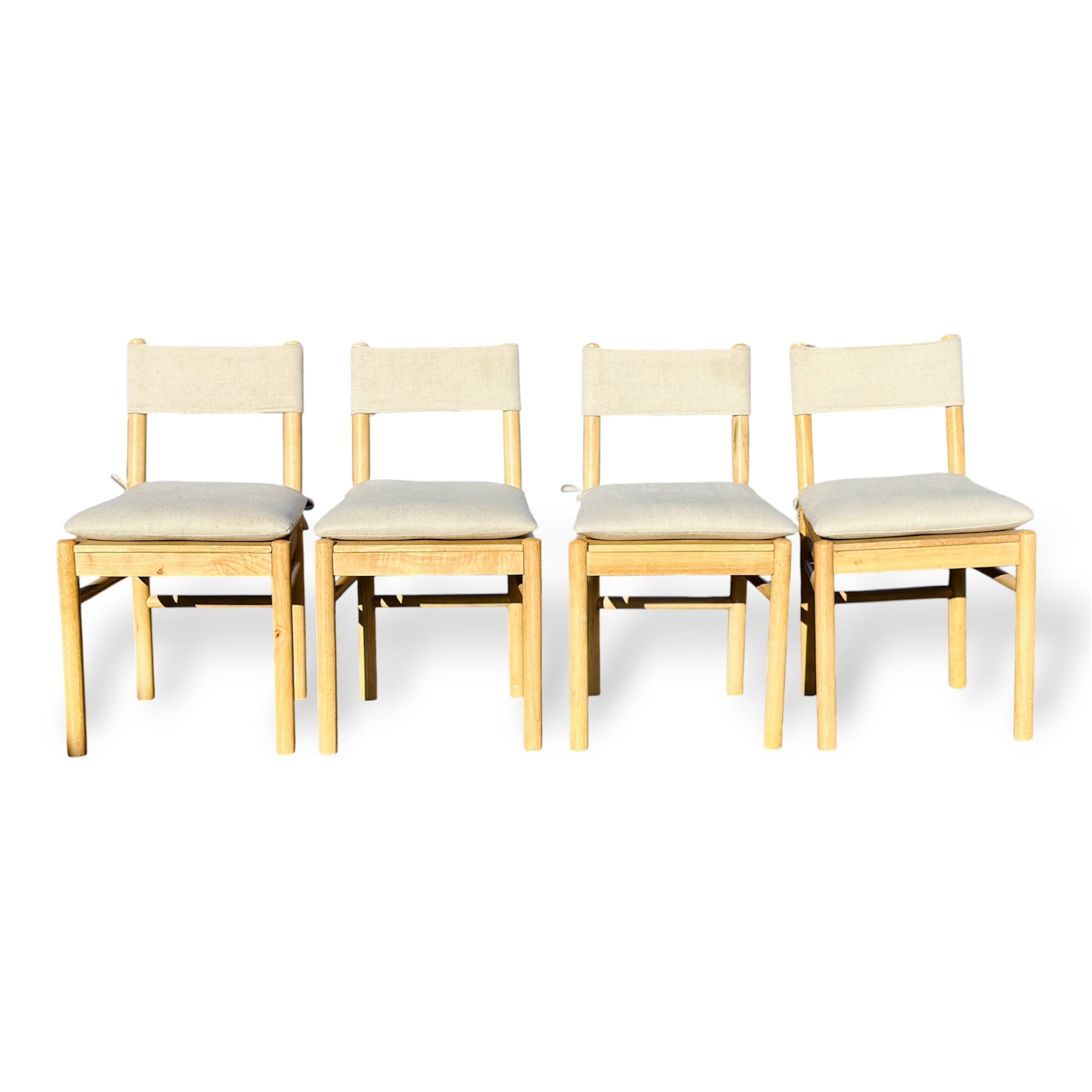 Beautiful 4 Piece Dining Chairs Light Wood with Off White Fabric Threshold Brand