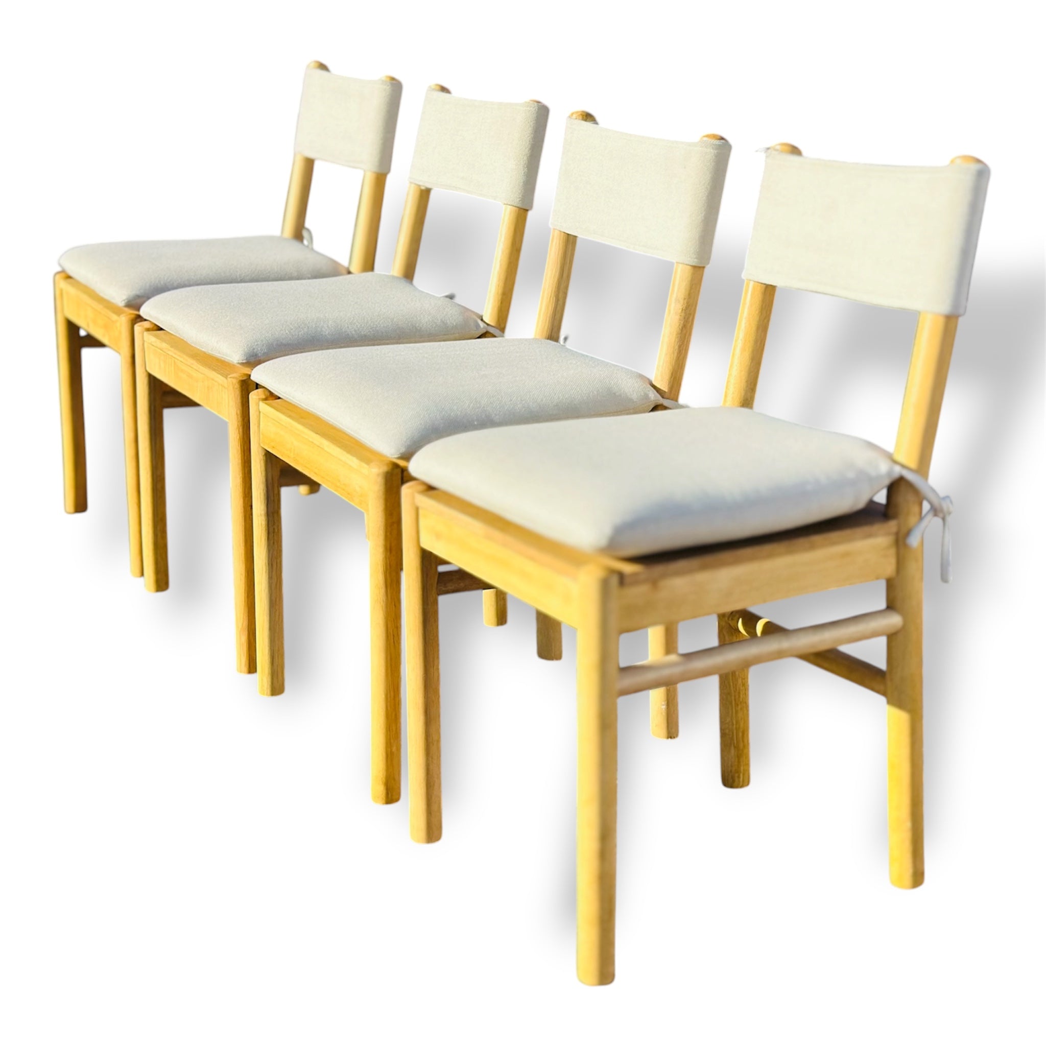 Beautiful 4 Piece Dining Chairs Light Wood with Off White Fabric Threshold Brand